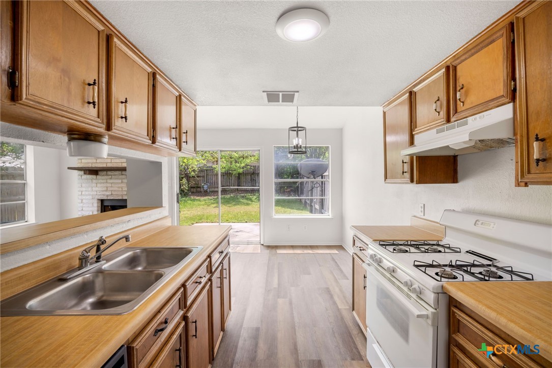 2402 Skylark Circle