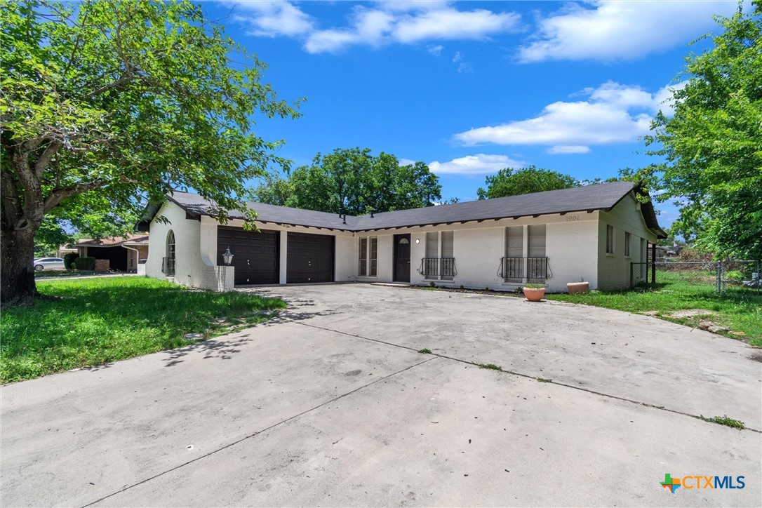 1901 Bundrant Drive
