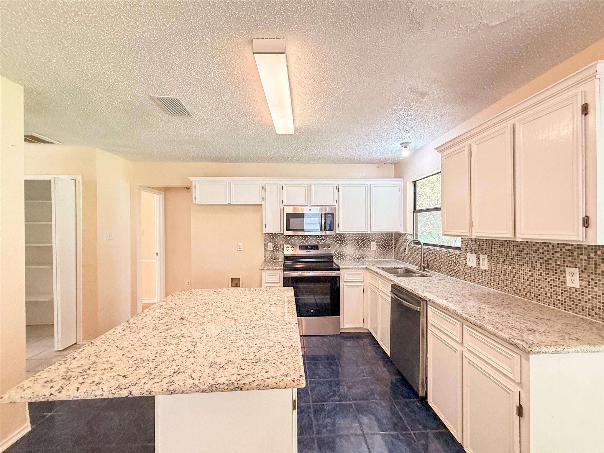 506 Hayloft CIR