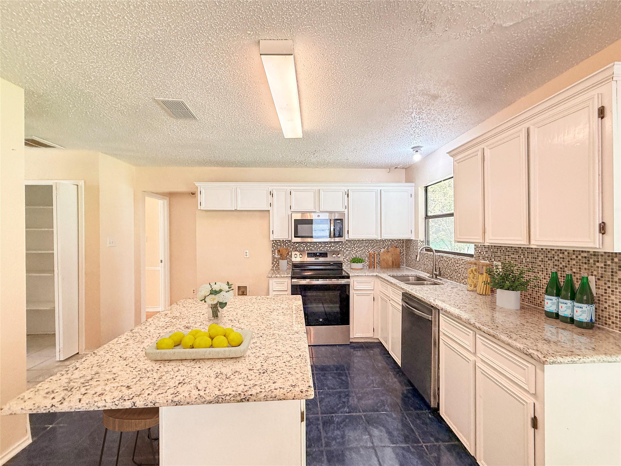 506 Hayloft CIR