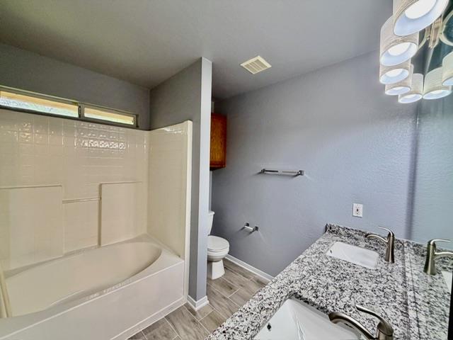 7 S Bobcat CT