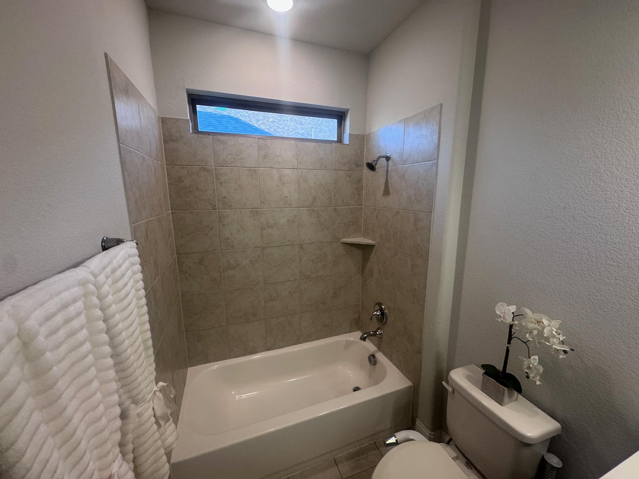 808 Lemmon LN