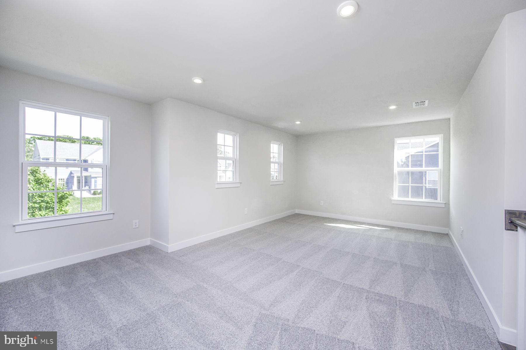 8600 KINGSLAND DRIVE