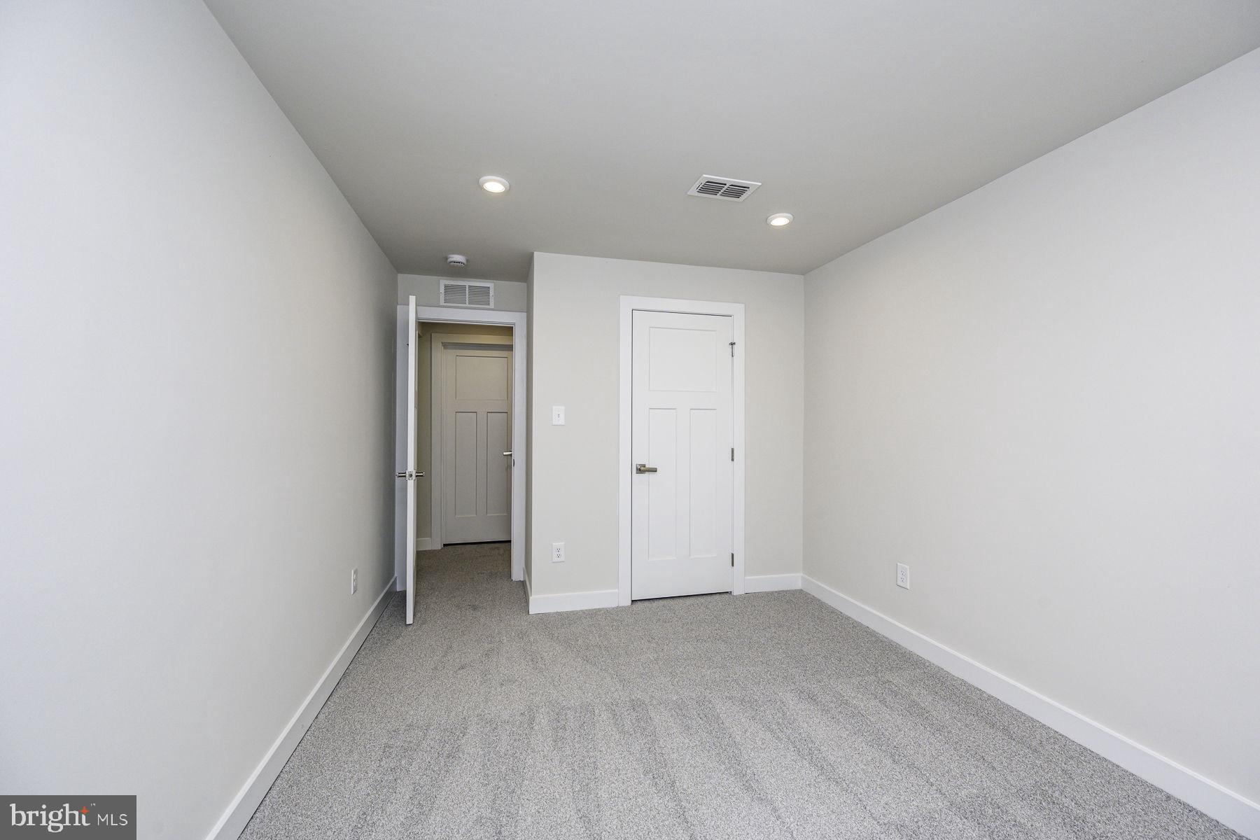 8600 KINGSLAND DRIVE
