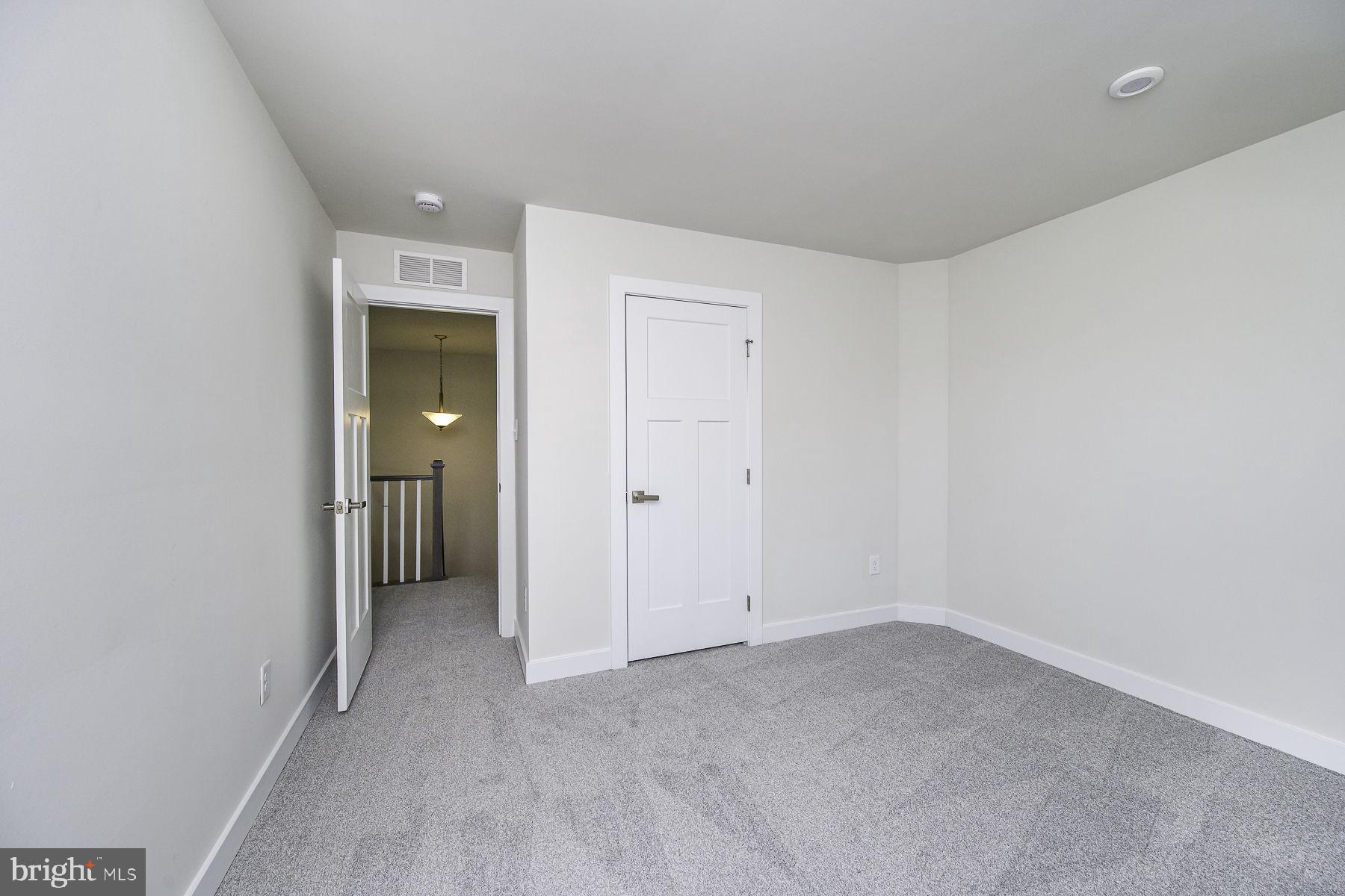 8600 KINGSLAND DRIVE