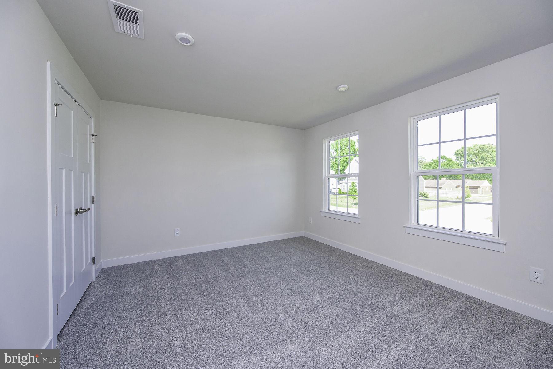 8600 KINGSLAND DRIVE
