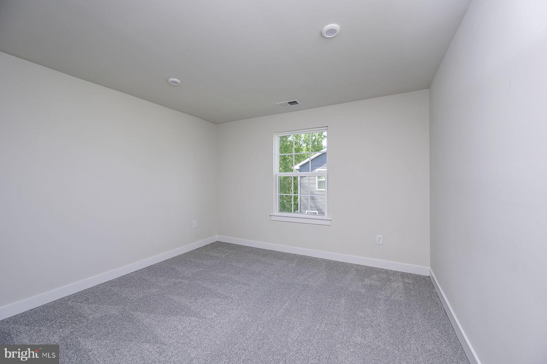 8600 KINGSLAND DRIVE
