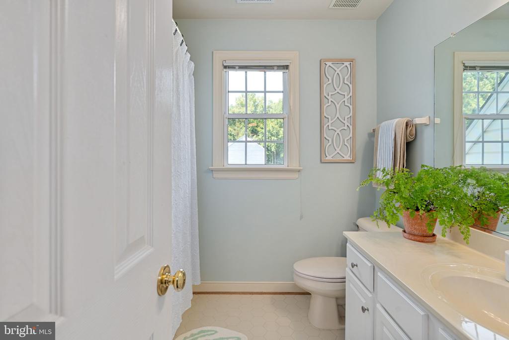 4427 TWEEDSMUIR
