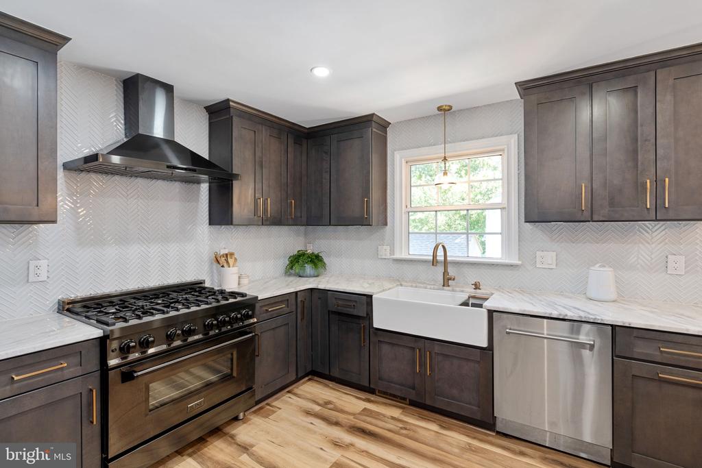 4427 TWEEDSMUIR