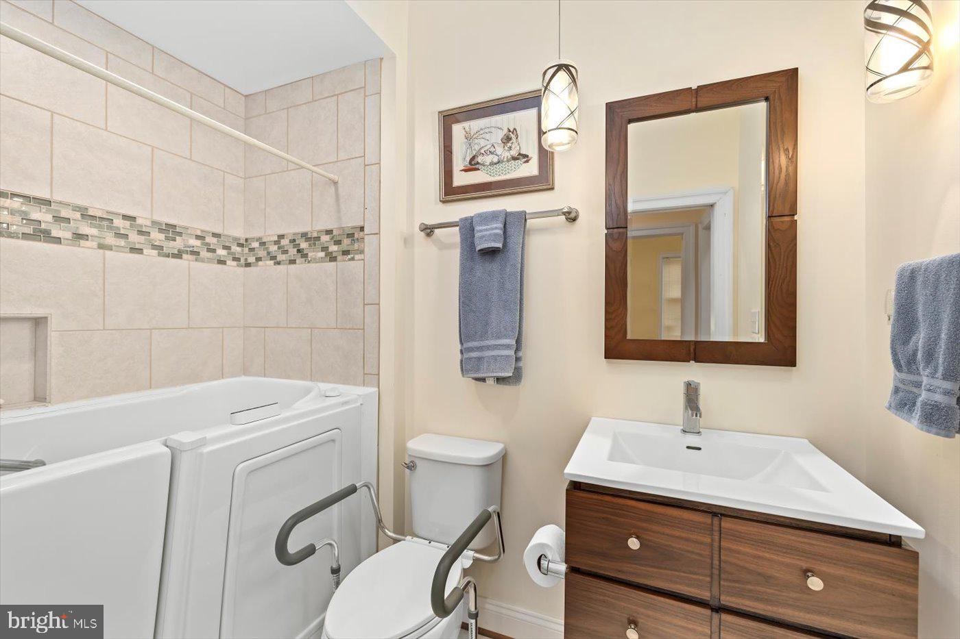 6360 Tennis Ct