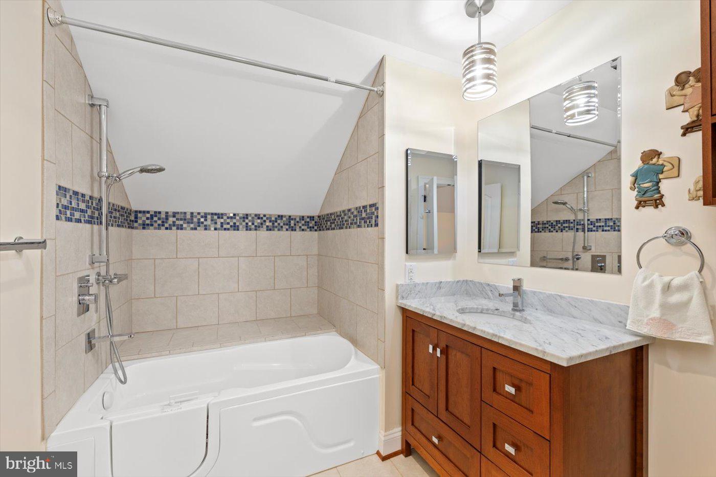 6360 Tennis Ct