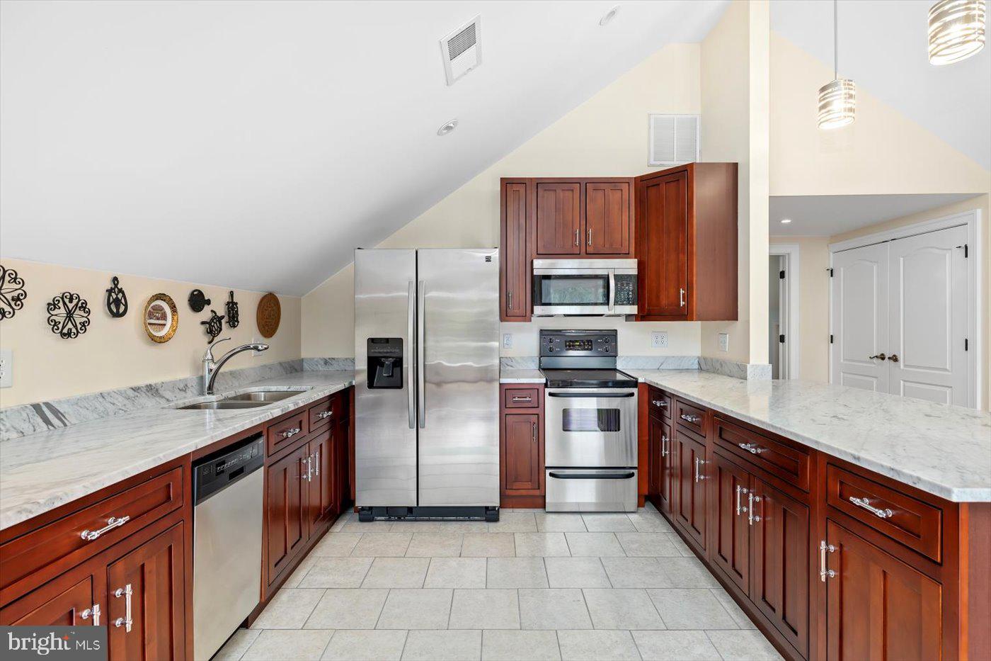 6360 Tennis Ct