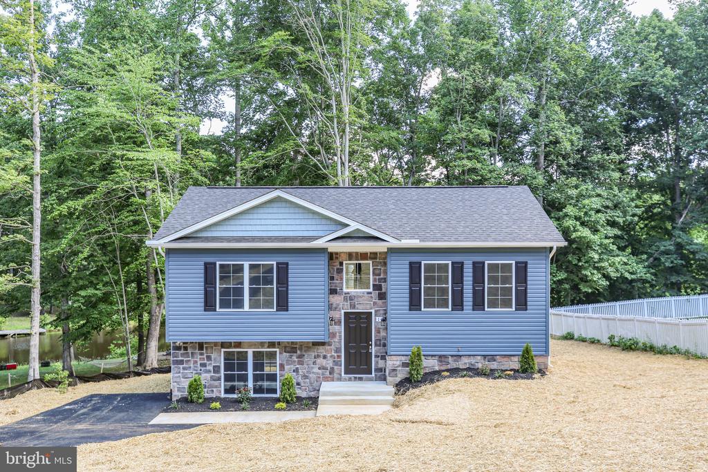 14 Johnson Dr