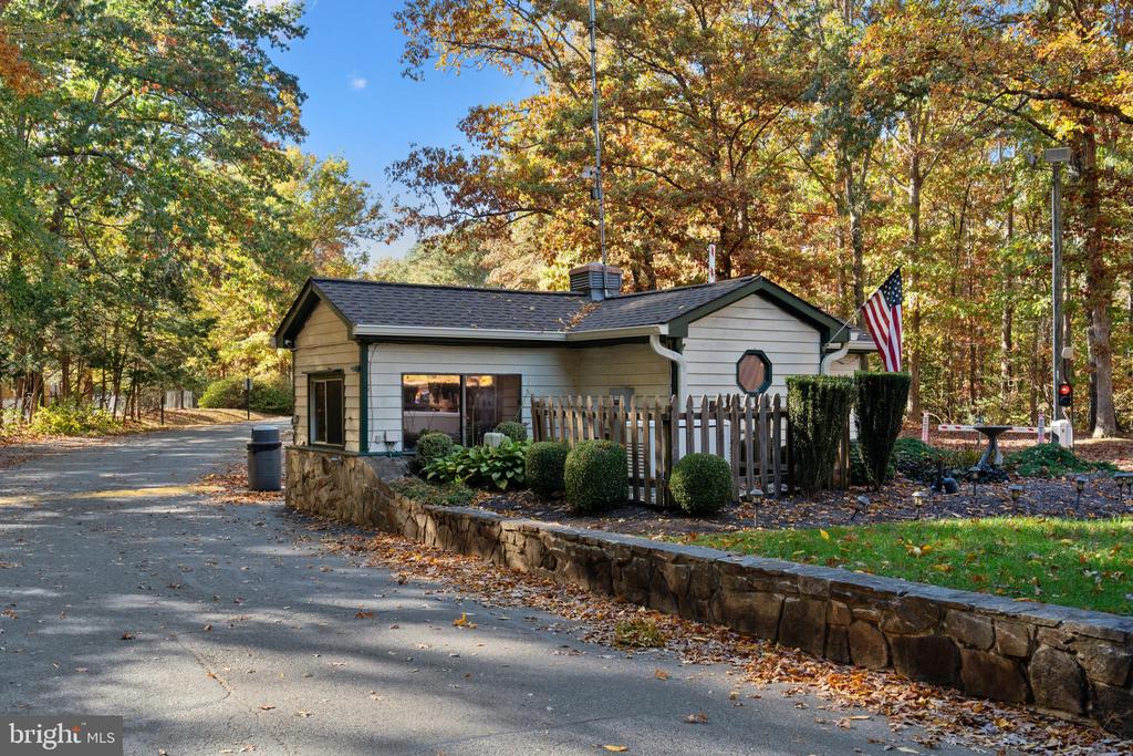 105 WAVERLY DRIVE