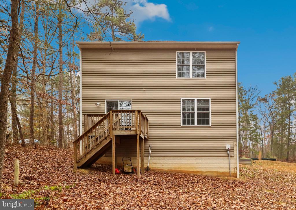 105 WAVERLY DRIVE