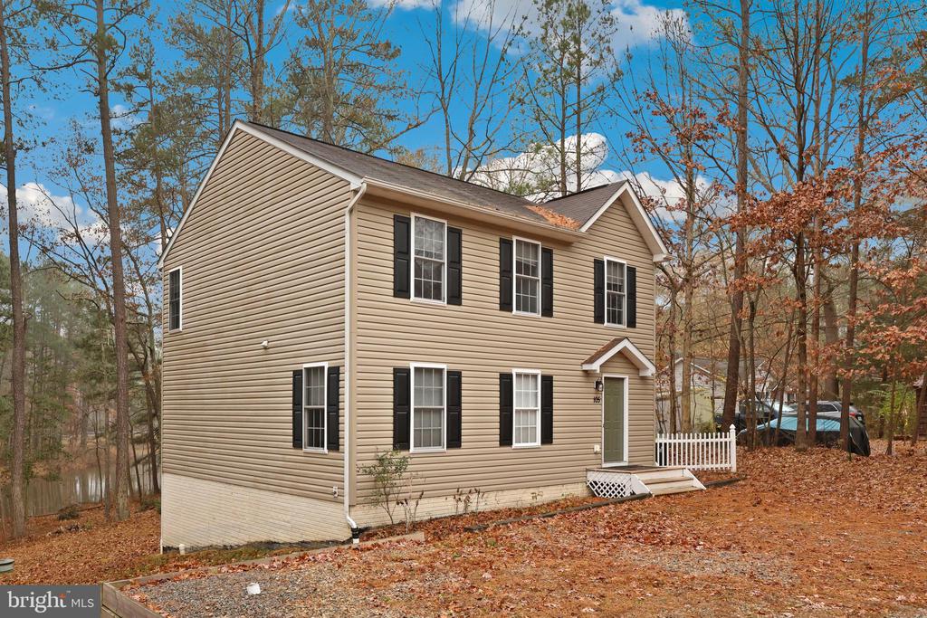 105 WAVERLY DRIVE
