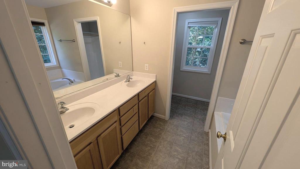 7249 ARROW WOOD
