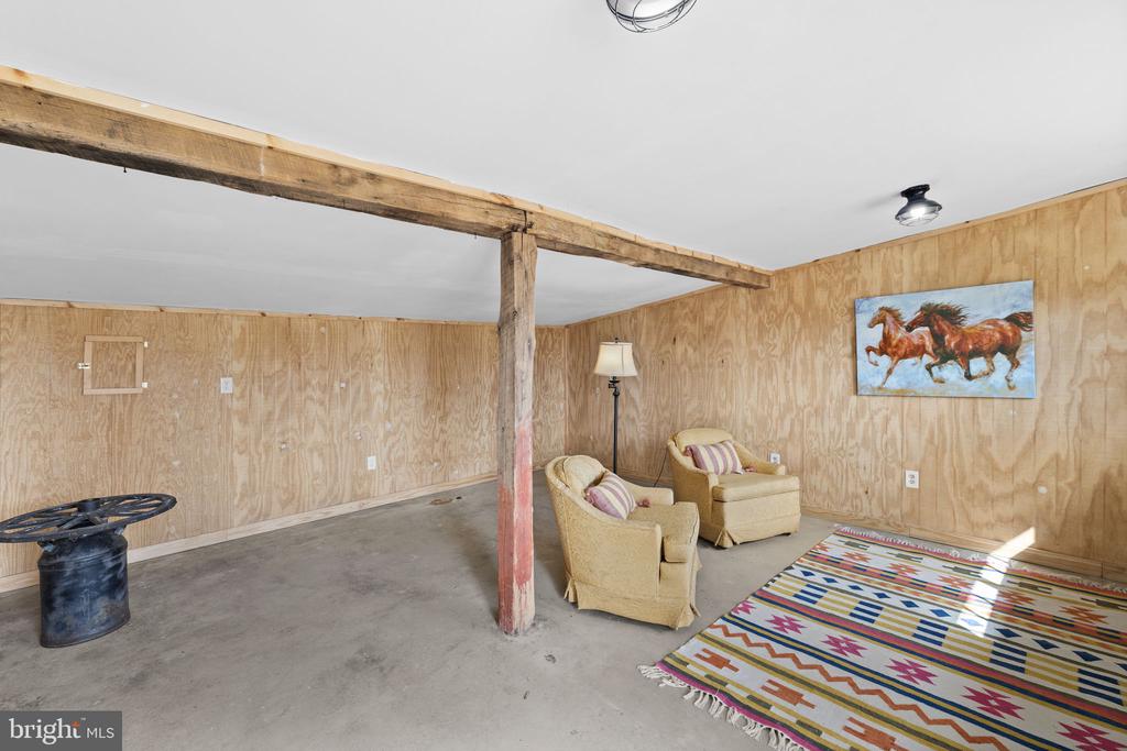 1815 COUNTRY ROAD