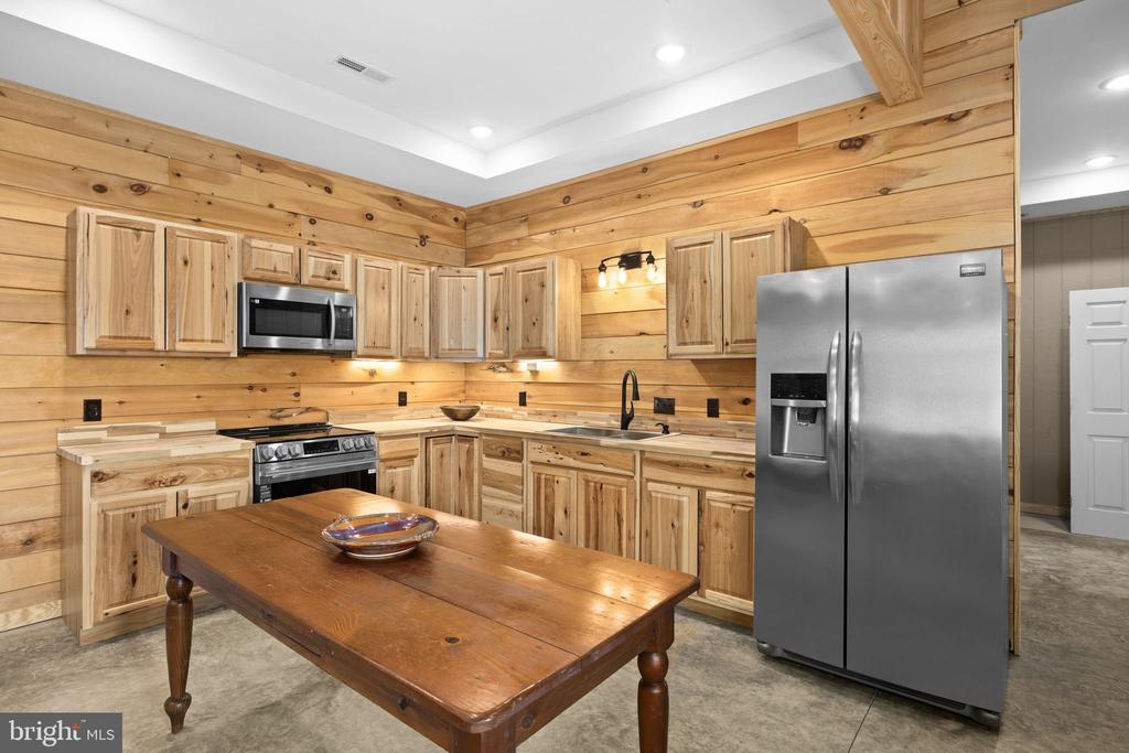 1815 COUNTRY ROAD