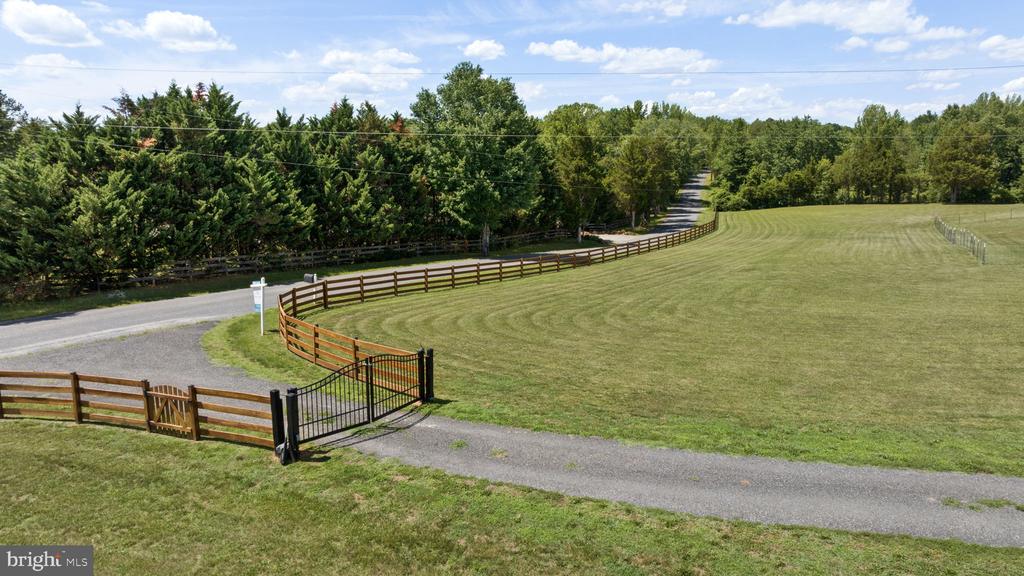 1815 COUNTRY ROAD