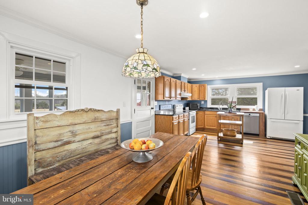 1815 COUNTRY ROAD