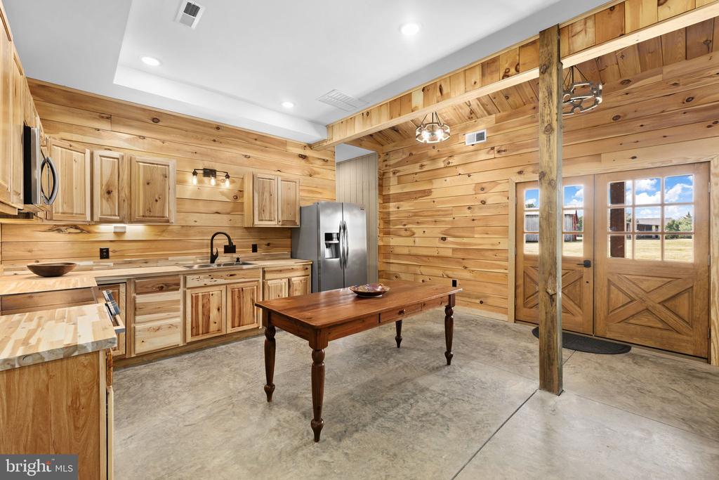 1815 COUNTRY ROAD