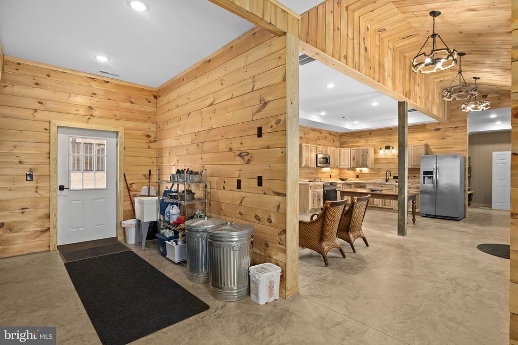 1815 COUNTRY ROAD