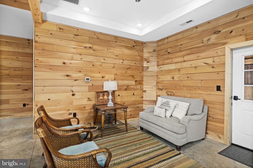 1815 COUNTRY ROAD