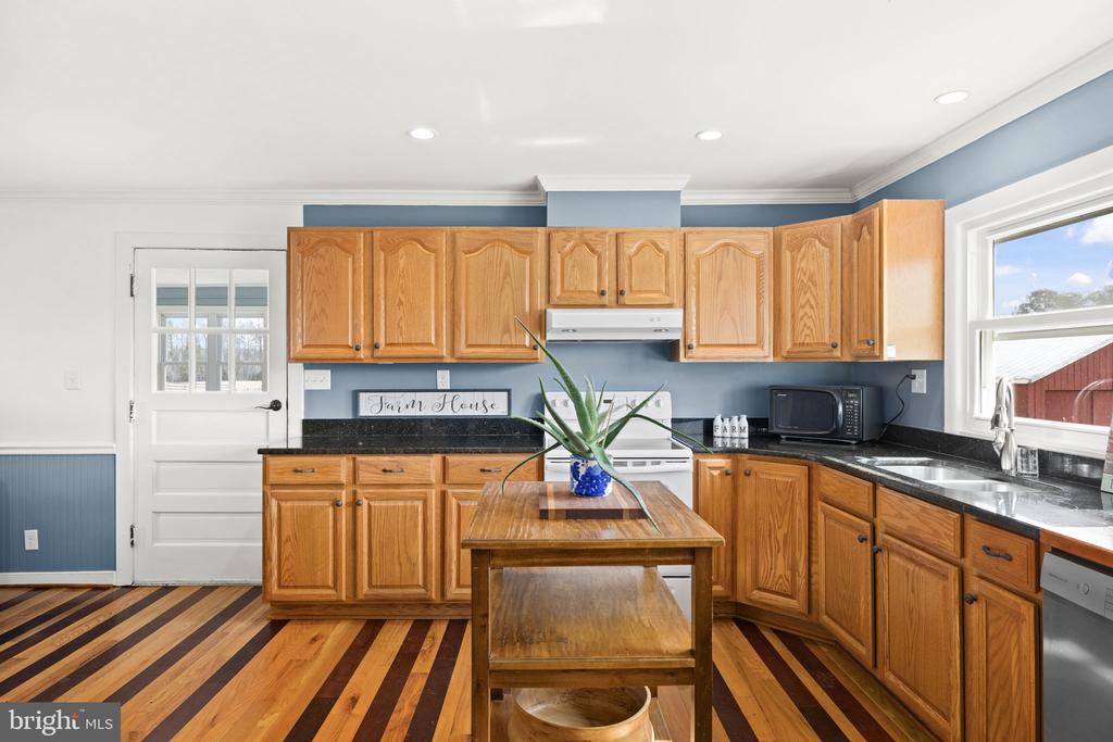 1815 COUNTRY ROAD
