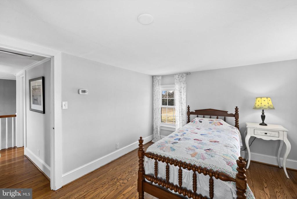1815 COUNTRY ROAD