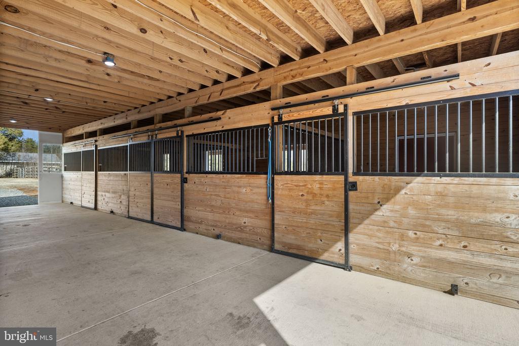 1815 COUNTRY ROAD