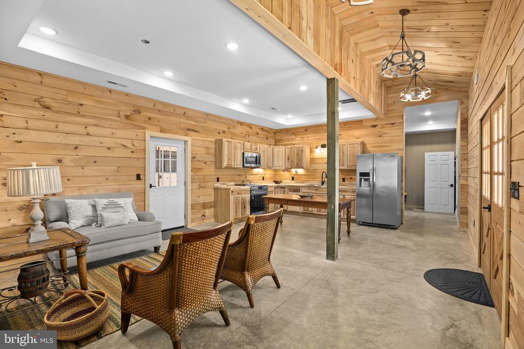 1815 COUNTRY ROAD