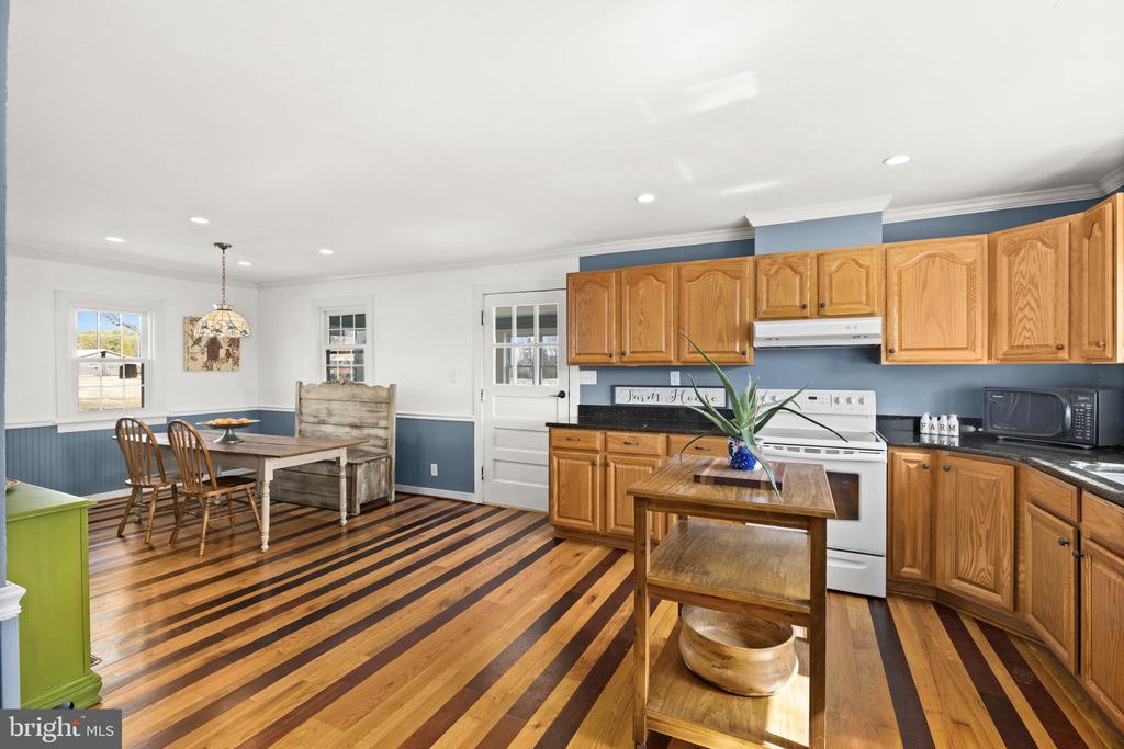 1815 COUNTRY ROAD