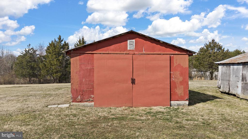 1815 COUNTRY ROAD