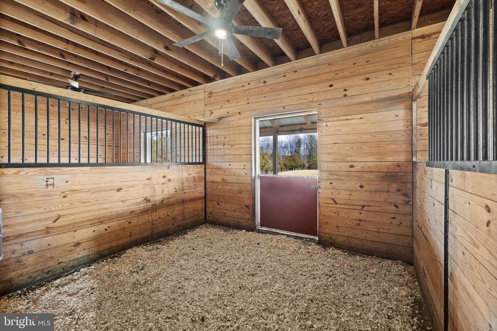 1815 COUNTRY ROAD