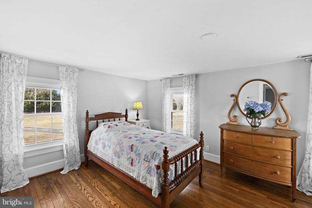1815 COUNTRY ROAD