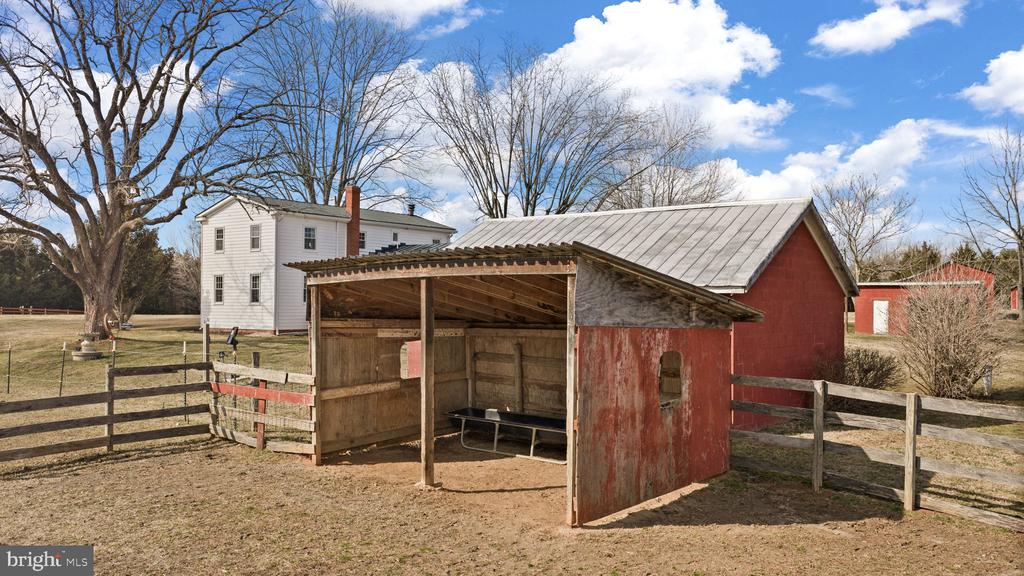1815 COUNTRY ROAD