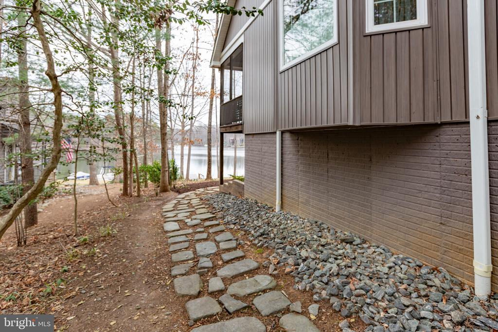 328 LAKE CAROLINE DRIVE