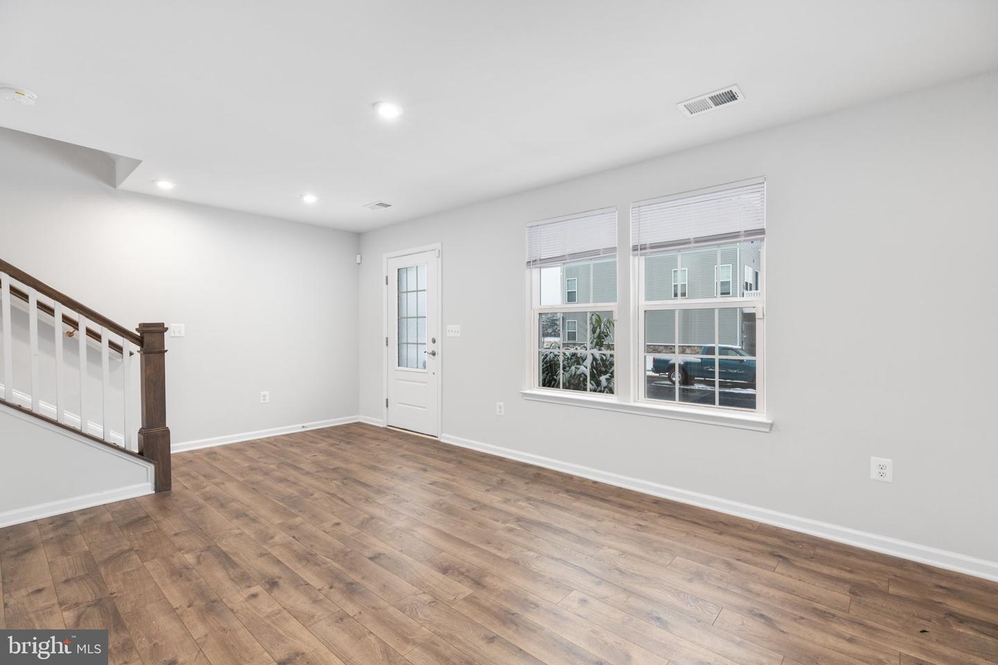 1833 Sag Harbor LANE
