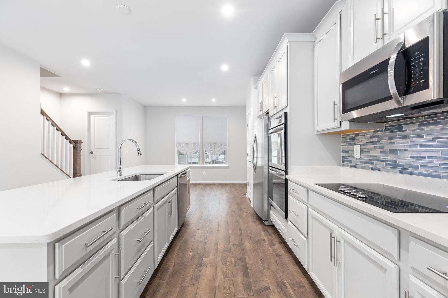 1833 Sag Harbor LANE