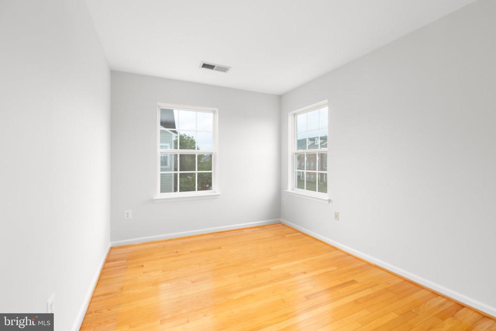 1412 Saunders Dr