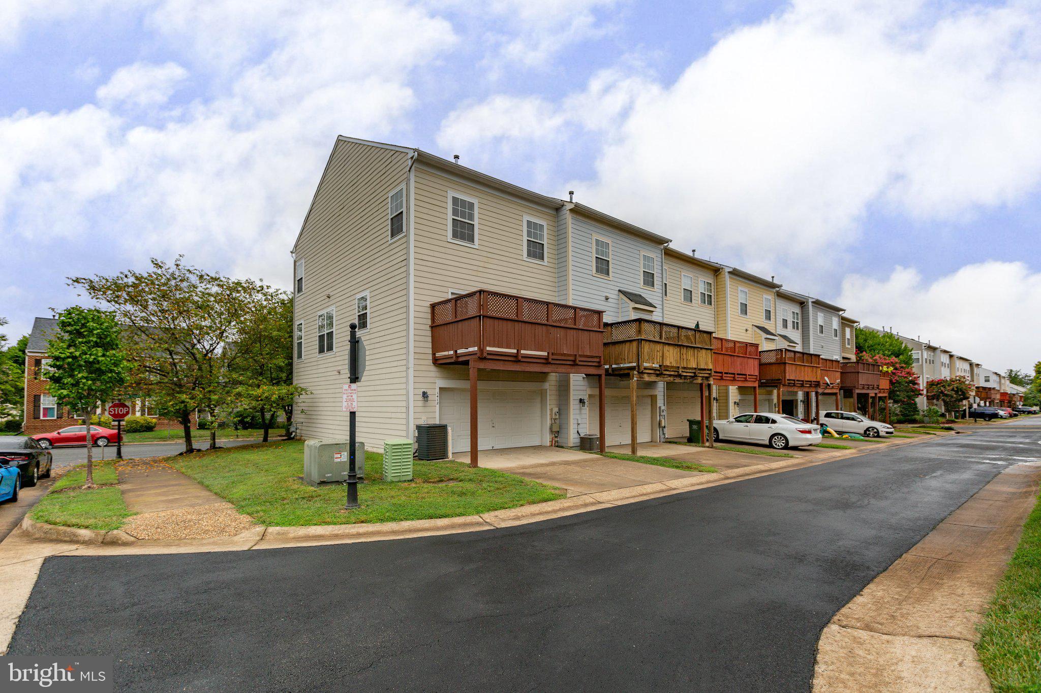 1412 Saunders Dr