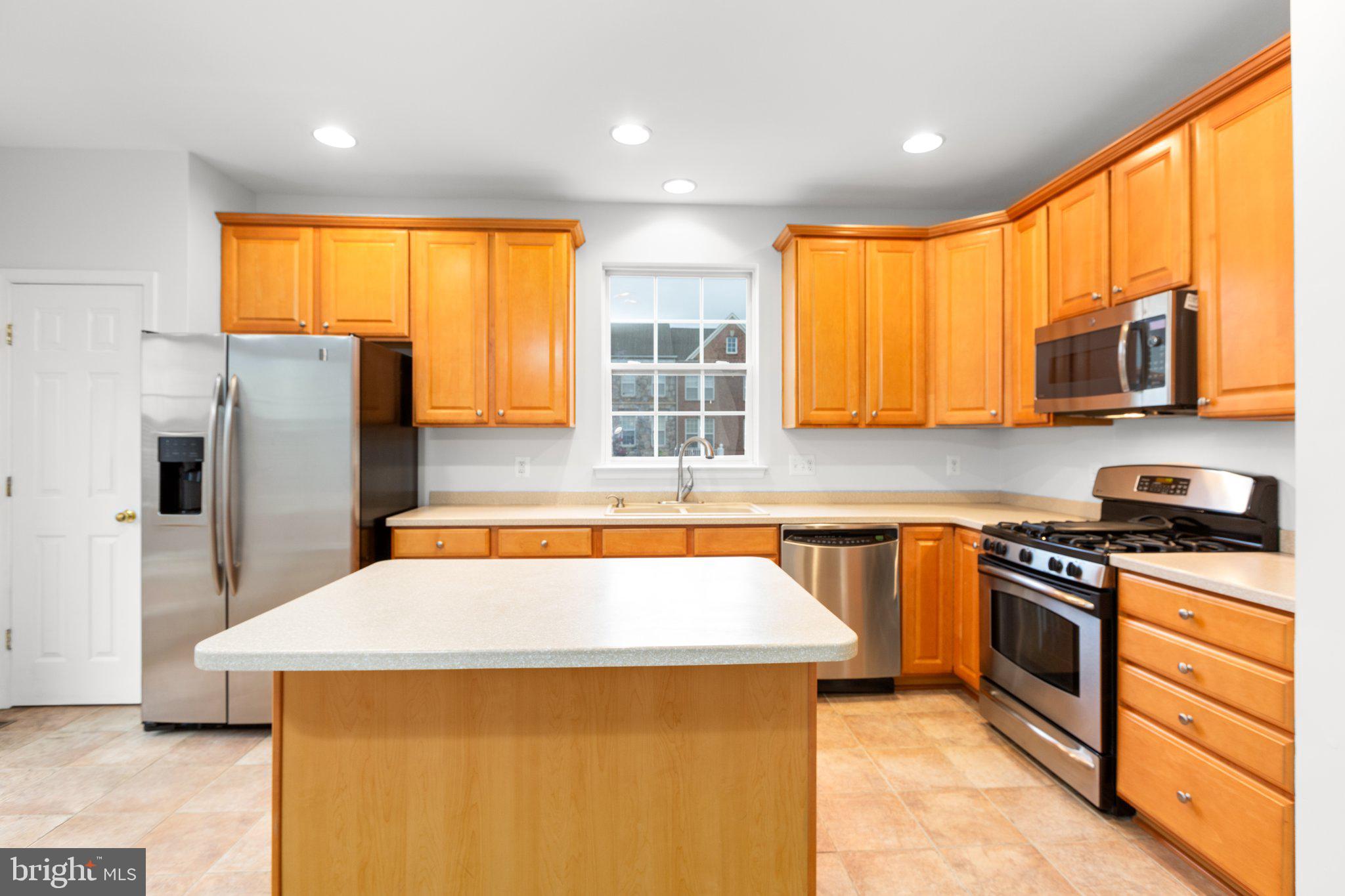 1412 Saunders Dr