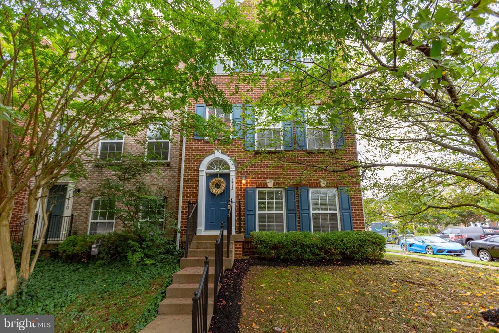 1412 Saunders Dr