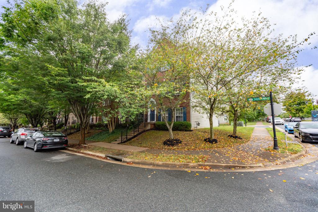 1412 Saunders Dr