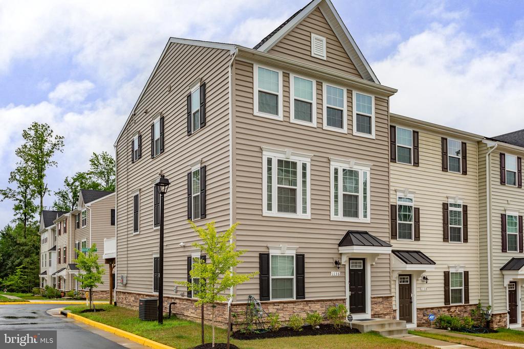 1136 Dovetail Cir