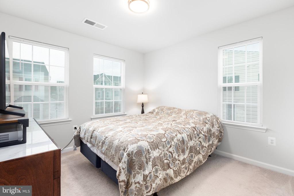 1136 Dovetail Cir