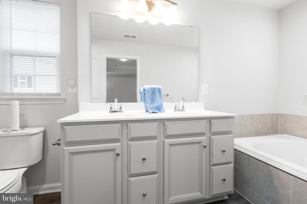 1136 Dovetail Cir