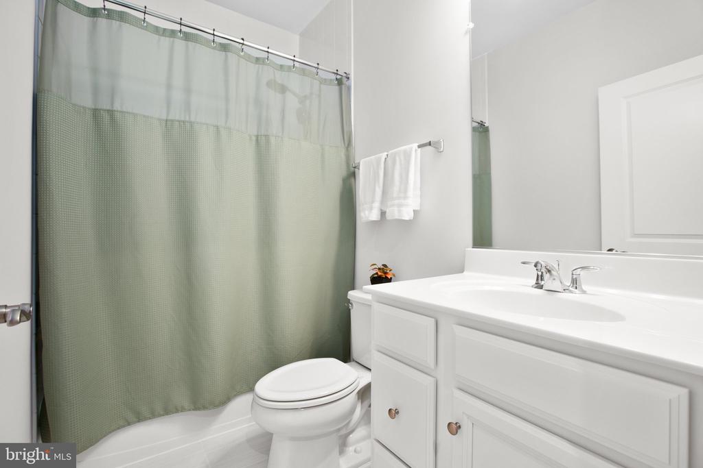 1827 Sag Harbor Ln