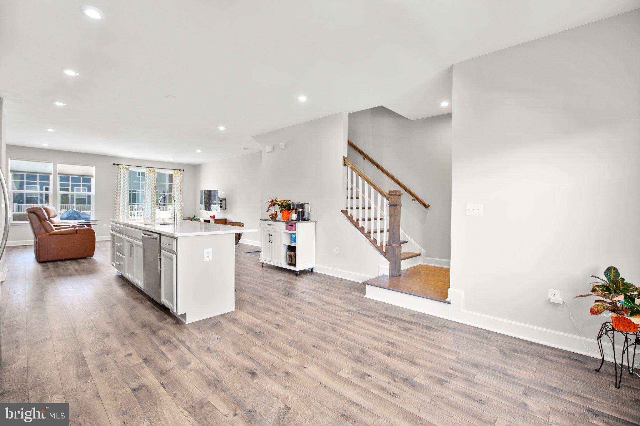 1827 Sag Harbor Ln